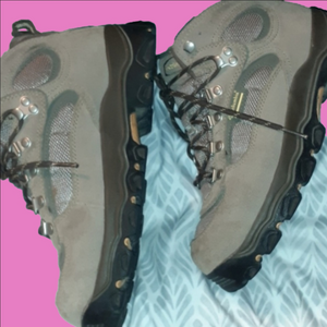 *HP*-sz 8 BOOTS - Go CONQUER the WORLD!!  Waterproof!